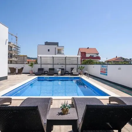 In Okrug Gornji With Sea View, Balcony, Air Conditioning, Wifi 5134-5 特罗吉尔