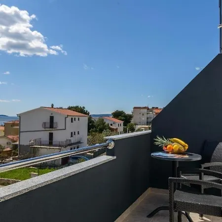 In Okrug Gornji With Sea View, Balcony, Air Conditioning, Wifi 5134-5 Апартаменты
