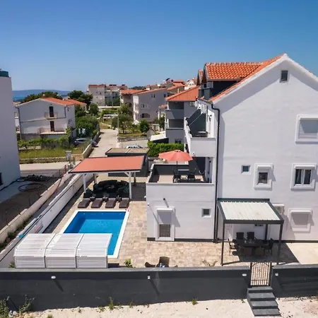 In Okrug Gornji With Sea View, Balcony, Air Conditioning, Wifi 5134-5 公寓 特罗吉尔