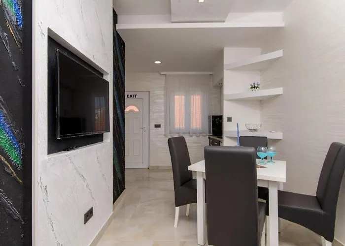In Okrug Gornji With Sea View, Balcony, Air Conditioning, Wifi 5134-5 公寓