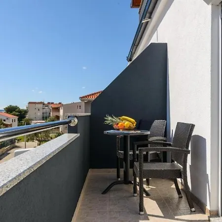 In Okrug Gornji With Sea View, Balcony, Air Conditioning, Wifi 5134-5 Appartamento Traù