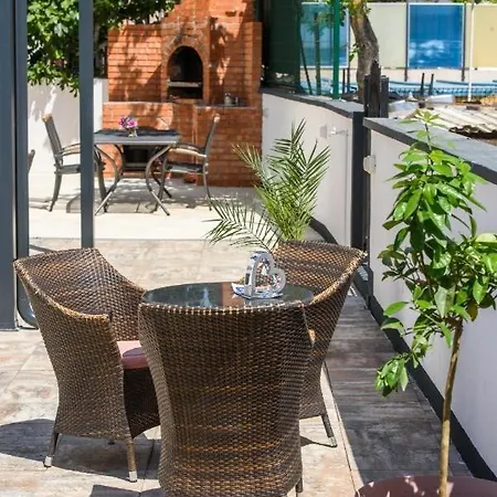 Appartamento In Okrug Gornji With Sea View, Balcony, Air Conditioning, Wifi 5134-5 Traù