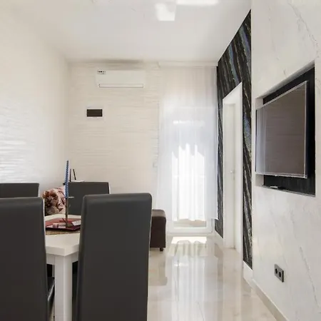 Appartamento In Okrug Gornji With Sea View, Balcony, Air Conditioning, Wifi 5134-5 Traù